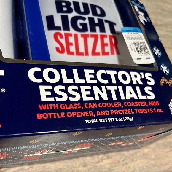NIB Budweiser Bud Light Seltzer Collector’s Essentials gift set - Picture 3 of 8